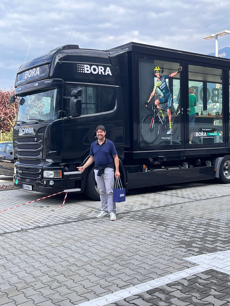 ECompaniesEU's tweet photo. Auf Einladung unseres Netzwerkpartners https://t.co/ulvWFF4BTF konnten wir im BORA Cooking Truck die innovative Welt von BORA hautnah erleben.

Mehr Infos hier: https://t.co/bY66EbUkDb

#Jungmann #Küche #Cooking #gettogether #networking #knowhow #business #ExcellentCompanies https://t.co/uHjcnzyEcc