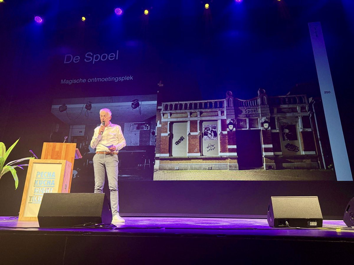 walterdewit's tweet image. Unieke #PechaKucha-avond in onze schouwburg met 12 persoonlijke verhalen van sprekers als @gemeentetilburg bm @TheoWeterings, oud-wethouder @a_lahlah @groenlinks en @DuMosch. De laatste vertelde bevlogen over zijn liefde voor de avant-garde club De Spoel in de jaren ‘80. #Tilburg