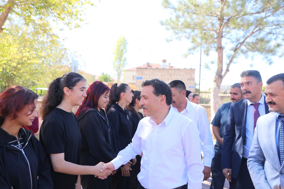 kayserivaliligi's tweet photo. Valimiz Sayın Gökmen Çiçek, Vali Yardımcıları Adnan Türkdamar, Şenol Esmer, Şemseddin Erkaya, Ömer Tekeş, Erkan Kaçmaz, Kocasinan Kaymakamı İlhan Abay, İl ve İlçe Protokolü ile birlikte, Kocasinan Yemliha Çok Programlı Anadolu Lisesi'ni ziyaret ederek, incelemelerde bulundu. https://t.co/zjy1MzxaYF