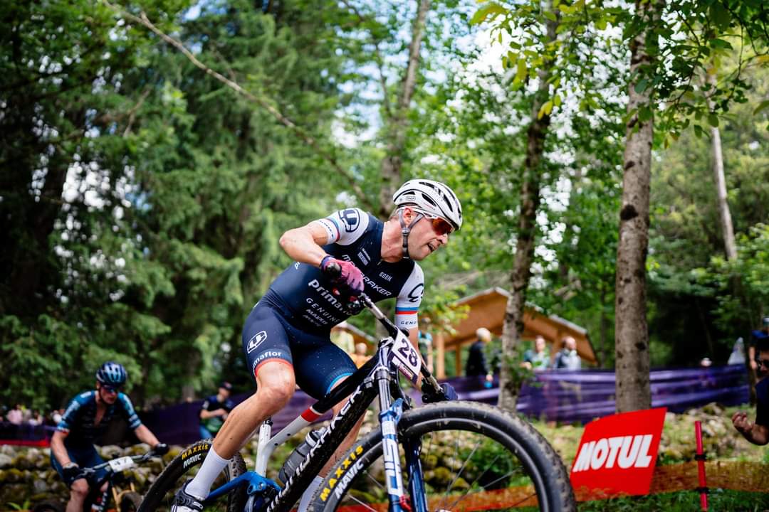 🇺🇸 La campaña de UCI Mountain Bike World Series acaba en Norteamérica con las dos últimas mangas de la temporada, la primera en un circuito inédito como el de Lake Placid, dentro del entorno olímpico de Mount Van Hoevenberg.

📝 Previa: bit.ly/3XWX0Zq

📸 Piper Albrecht