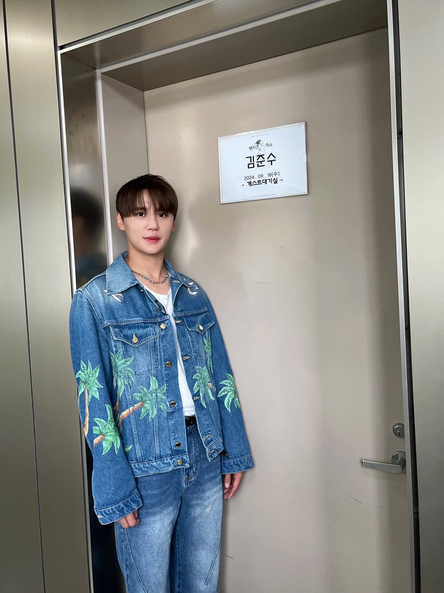 Junsu_PALMTREE's tweet image. MBCIA준수 #라디오스타 등판🔥

숏폼 스타 K(케이) 특집
매진 신화 갱신하는 뮤지컬계 완판남! 
#김준수 15년 만에 공중파 토크쇼 첫 출연😎
  
📡 #MBC &amp;lt;라디오스타&amp;gt; 
📆 2024.09.25(수) 10:30PM

#KIMJUNSU #金俊秀 #푹다행
#XIA #ジュンス #XIA준수
#PALMTREEISLAND