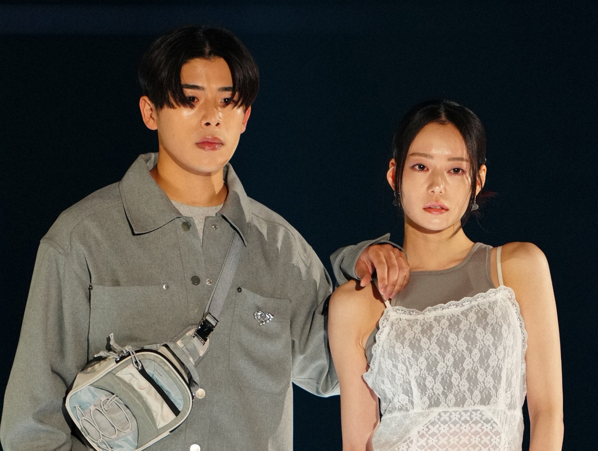 livedoornews's tweet image. 【物議】「なこなこチャンネル」彼女へのサプライズが波紋、パスポートのページに手書きで手紙
news.livedoor.com/article/detail…

こーくんがパスポートの「査証」ページに手紙を書いていた。外務省の公式サイトによると、所持人記入欄以外に落書きをすると、入国や出国ができなくなる場合があるという。