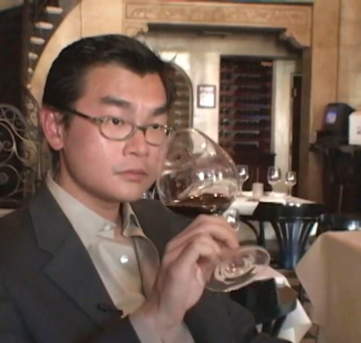 Rudy Kurniawan si raja pemalsu wine

Di dunia wine, Rudy Kurniawan pernah dianggap sebagai sosok kontroversial. Berasal dari Indonesia, ia masuk ke dunia kolektor wine di Amerika Serikat dan dengan cepat membangun reputasi sebagai kolektor cerdas dan piawai. Namun, di balik