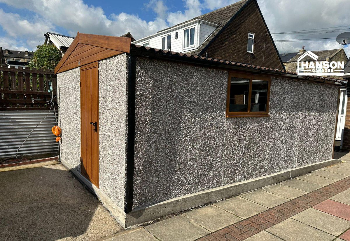 Check out this recent installation of our Apex Woodthorpe garage in Golden Oak📷
Our customer had a specific vision in mind so we were able to offer a pair of Special Side hung doors in Golden Oak with a Horizontal rib detail from Hörmann UK 📷
#hansonbuildings #hansonconcrete