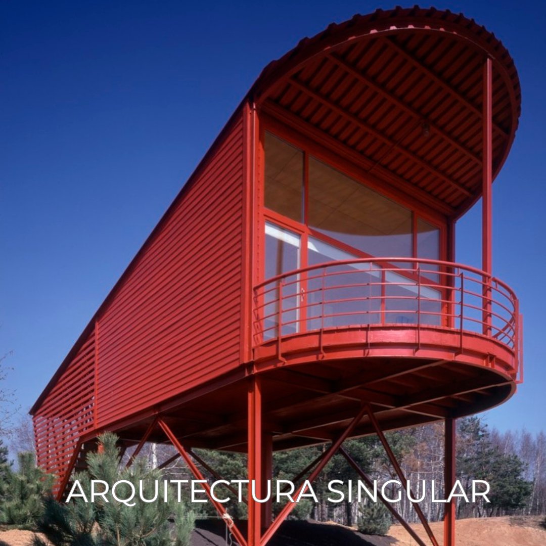 Estas son las Casas Rojas diseñadas por Totan Kuzembaev. Estas impresionantes casas de madera se elevan sobre pilotes para no dañar el suelo natural.
 #ArquitecturaRusa #TotanKuzembaev #DiseñoSostenible #InnovaciónArquitectónica #RedGuestHouses
archdaily.com/49381/red-gues…