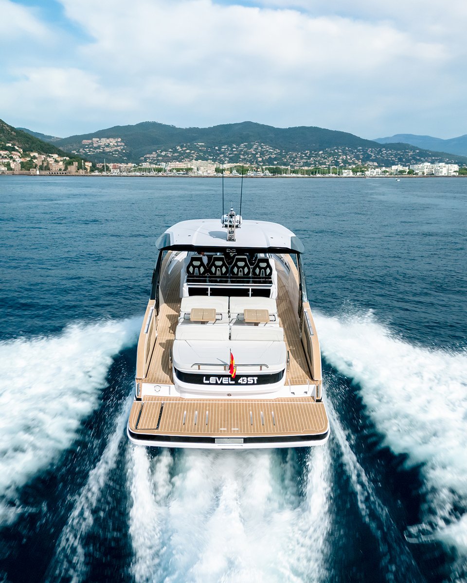 KChomka's tweet photo. Photoshoot with LEVEL YACHTS 43ST.

The last three photos are real, while the 1st image was processed in Photoshop and part of the background was generated by AI to create a seamless collage and panorama.

#levelyachts #photoshoot #karolchomkamedia #yacht https://t.co/Zo4R15eSlA