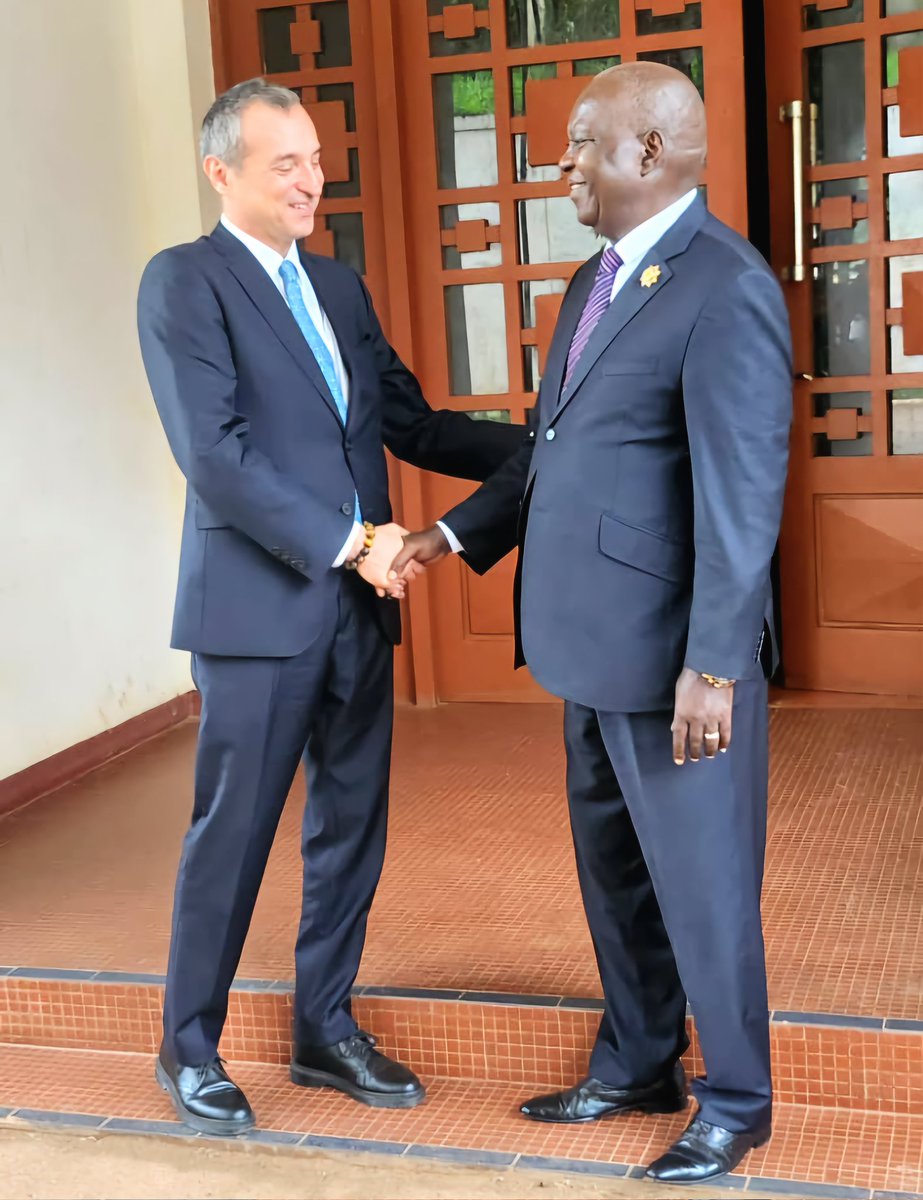 UE_Centrafrique's tweet photo. L’Ambassadeur UE en RCA, Diego Escalona Paturel, a été reçu le 24 septembre 2024 par le Président de l’Assemblée nationale, Simplice Matthieu Sarandji. 🇪🇺🇨🇫
Cette réunion a été notamment l’occasion d’échanger sur les perspectives de coopération entre l’AN et l’UE
#Diplomatie https://t.co/WzbU2hQgKo