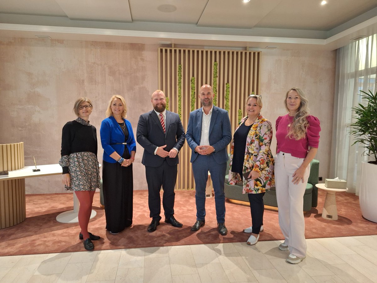 Goede eerste kennismaking met het onderwijs uit Jičín, Tsjechië ter voorbereiding op de studie-uitwisseling van aankomend jaar.
<a href="/Alfacollege/">Alfa-college</a> @GemHoogeveen <a href="/TuitMark/">Mark Tuit</a> 
#Stedenband