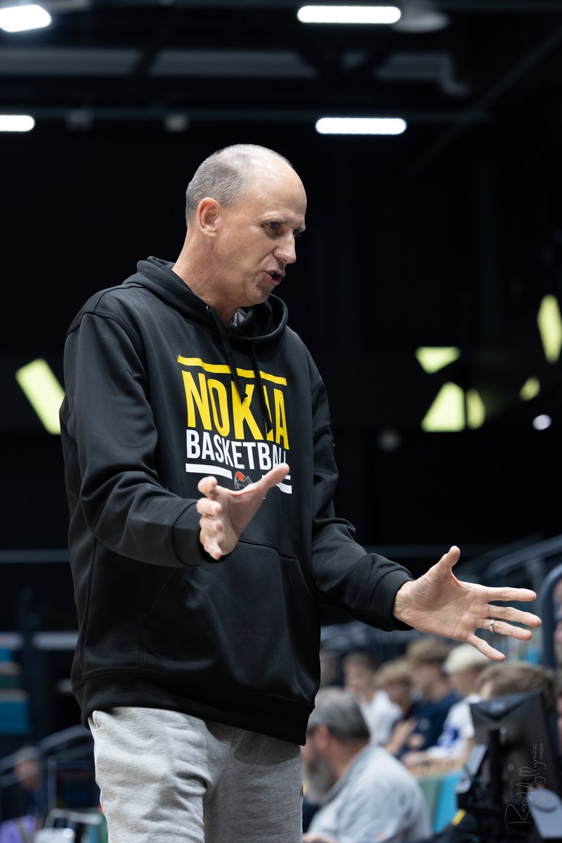 BCNokia's tweet photo. Suunnitelmat piirretty taululle ja coachit on valmiita valmentamaan perjantaina ison yleisön edessä! ✍🏻
📅 Perjantaina 27.9.2024
⏰ 18.00–20:00
📍AGCO Power Arena
🎟️ Lunasta liput tiketistä: https://t.co/hW9pbG8Yyq
Nähdään siellä ! 💛🖤
#BCNokia #yellowrush💛 #visitnokia https://t.co/JuDnQX23q7