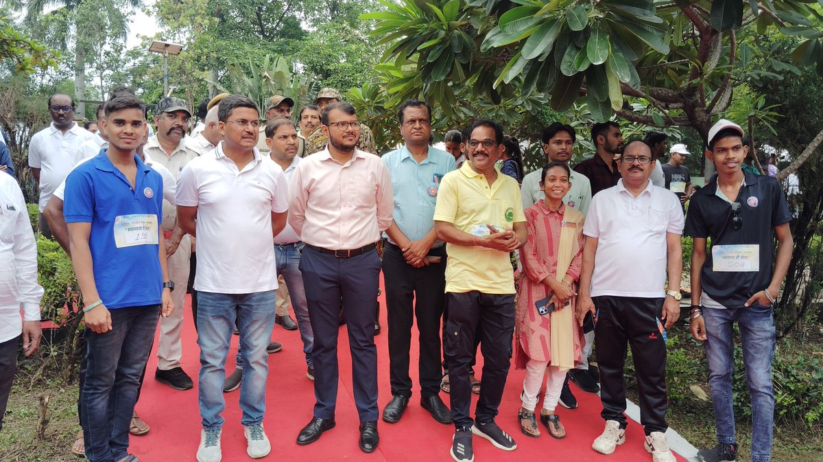 JPverma_collage's tweet photo. माननीय उप मुख्यमंत्री अरुण साव के नेतृत्व में आज दिनांक 25 sep 2024 को सुबह 8:30 स्वच्छता ही सेवा मैराथन कार्यक्रम दीनदयाल गार्डन व्यपार विहार बिलासपुर में आयोजित हुआ जिसमें @JPverma_collage के स्वयंसेवकों के द्वारा सहभागिता निभाई गई । 
@_NSSIndia @NSSRDBhopal @manojsinha812 https://t.co/EpElDKJ6aN