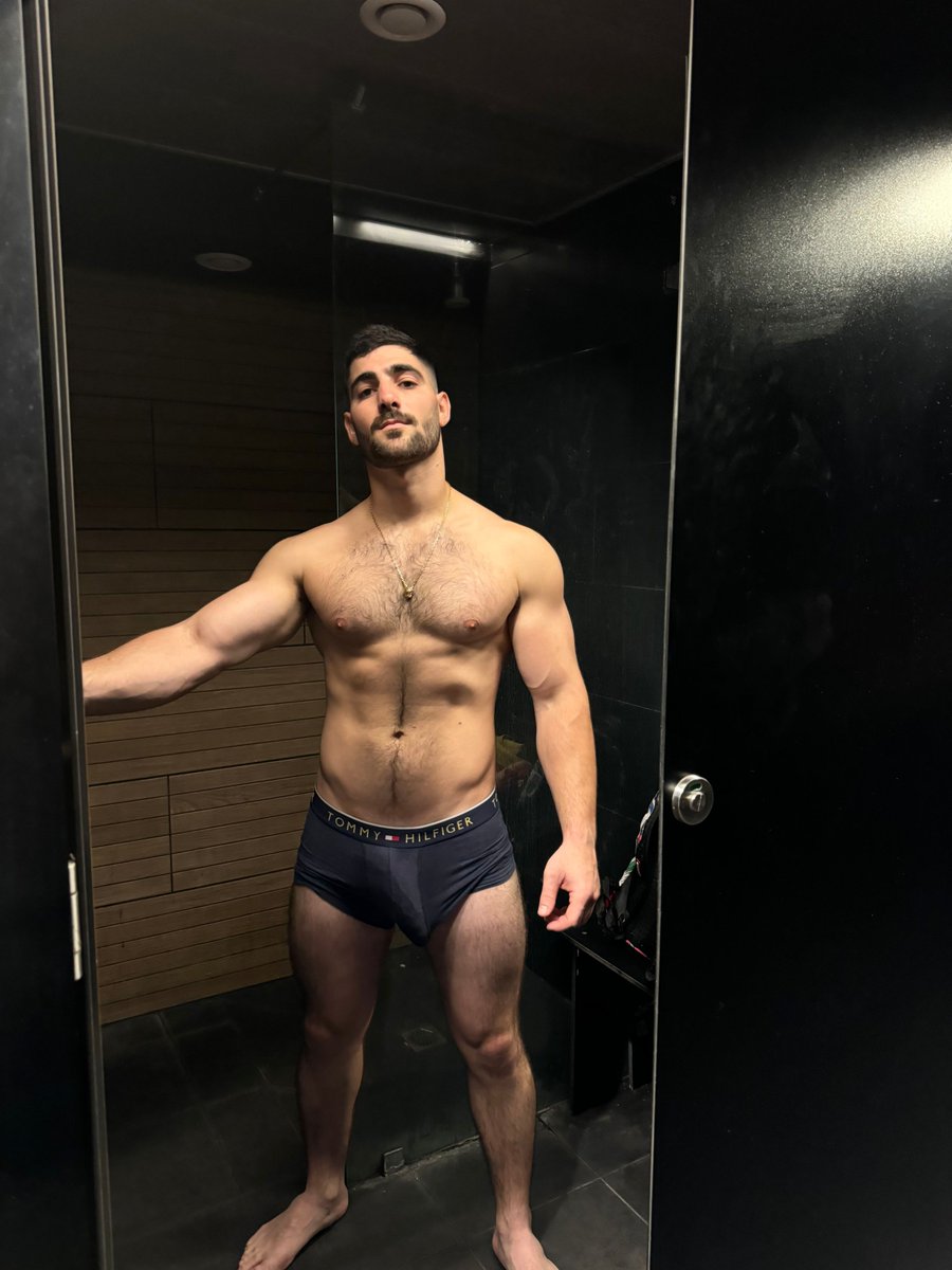 BicepsKingX tweet media