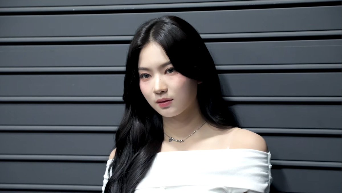 ISASLOOK's tweet photo. her beauty is out of this world

#STAYC #ISA #아이사 #스테이씨 https://t.co/AH9mFKOjOm