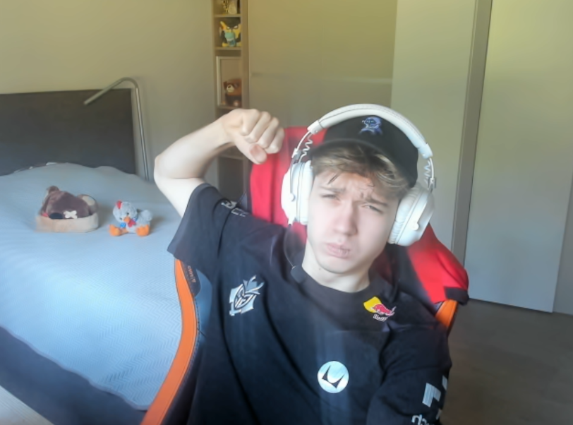 M1niBoo's tweet photo. streamer for @G2esports is live now for some morning rankedinos https://t.co/FOklQ4PYou