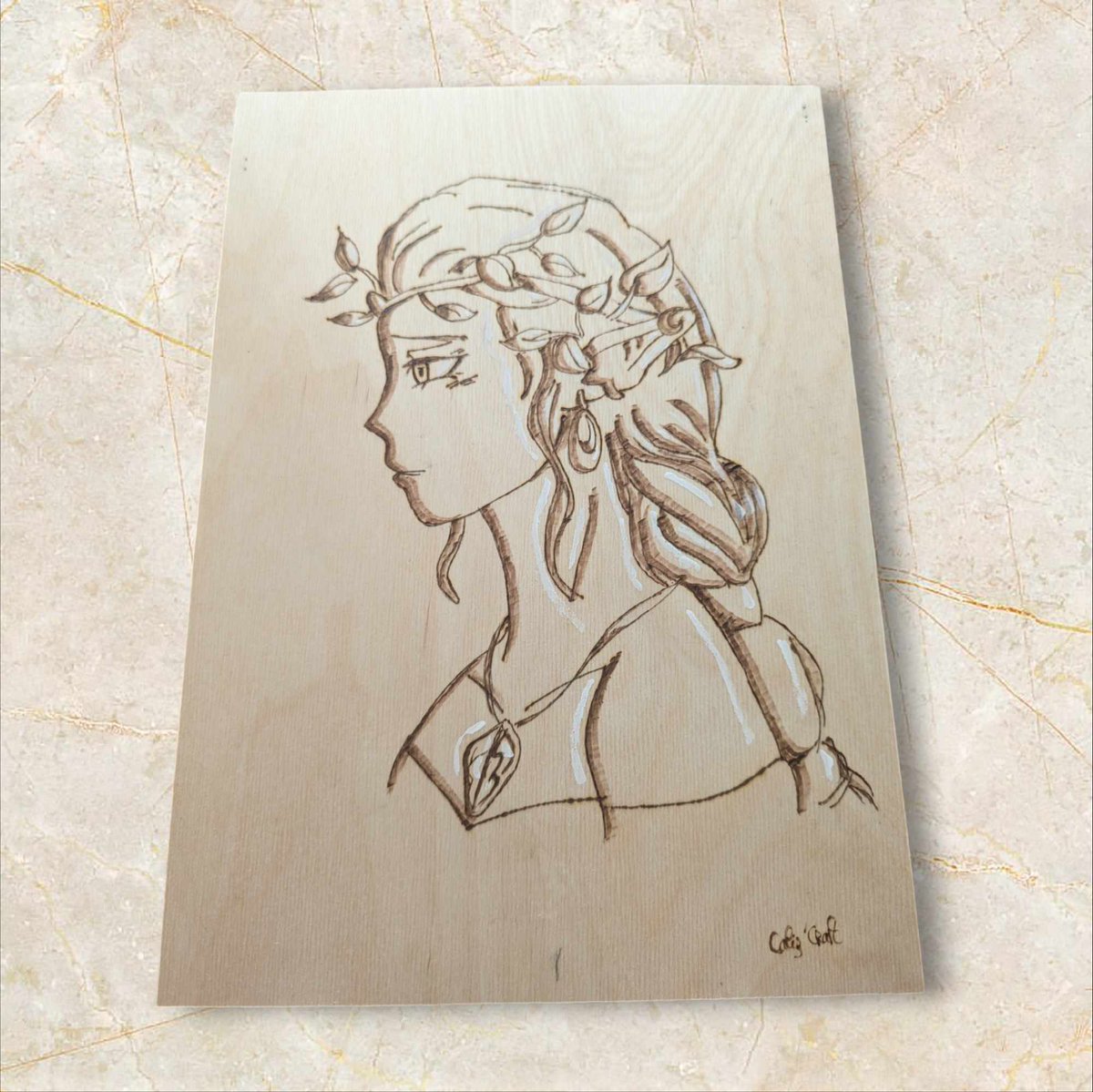 CaliUny's tweet image. Nouvelle collection de tableaux représentant des druidesses, gravées avec soin et rehaussées de touches blanches. Une célébration de la magie et de la nature à travers la pyrogravure ! 🌿✨ #Pyrogravure #ArtDruidique #Tableaux