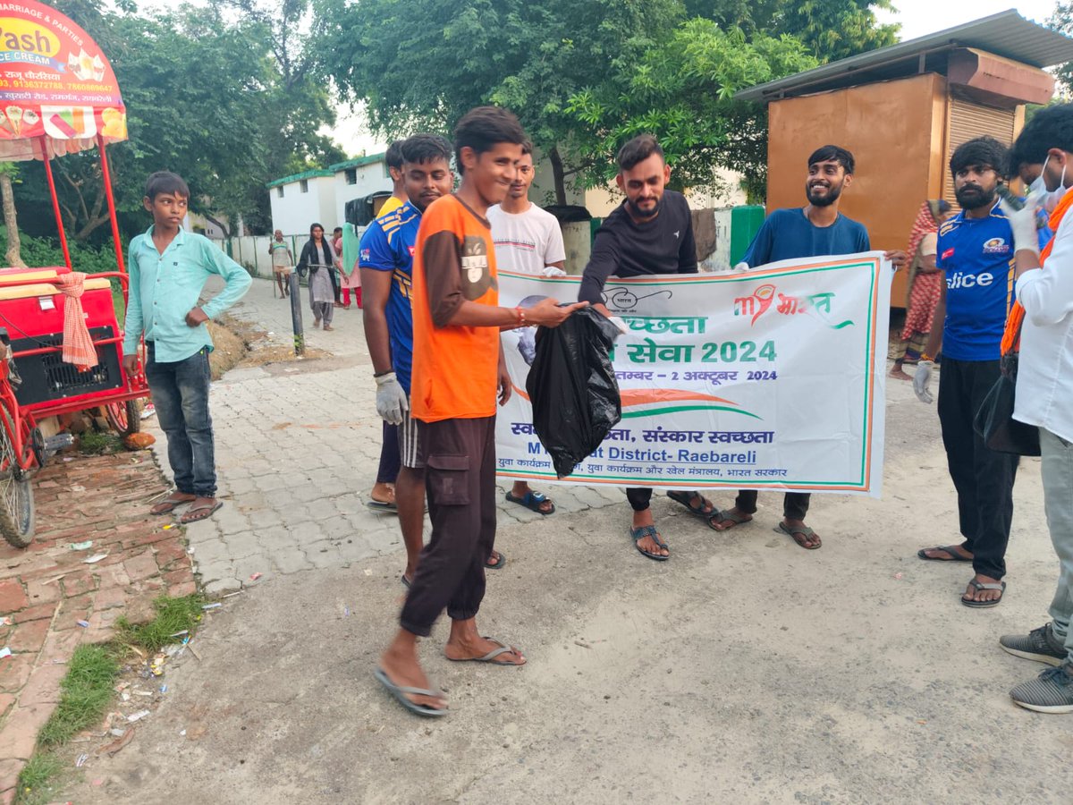 YuvaRaebareli's tweet photo. स्वच्छता की ओर बढ़ें! #SwachhataHiSeva अभियान से जुड़कर एक साफ और हरा भारत बनाएँ।   #SHS2024 #SwabhavSwachhata #SanskaarSwachhata #SHS2024 #MYBharatSwachhtaHiSevaDrive https://t.co/Y3kZ0JJaJO