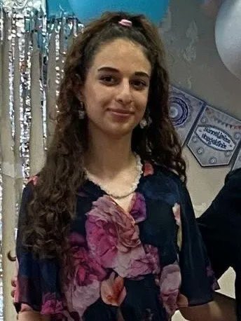 15 yaşındaki Yüsra Yavuz, dünden beri kayıp!
Görenler polise ihbar etsin. 
İstanbul Bağcılar'da "Okula gidiyorum" diyerek evden çıkan 15 yaşındaki Yüsra Yavuz'dan haber alınamıyor. Ekipler Yüsra için arama çalışması başlattı.

#YüsraYavuz