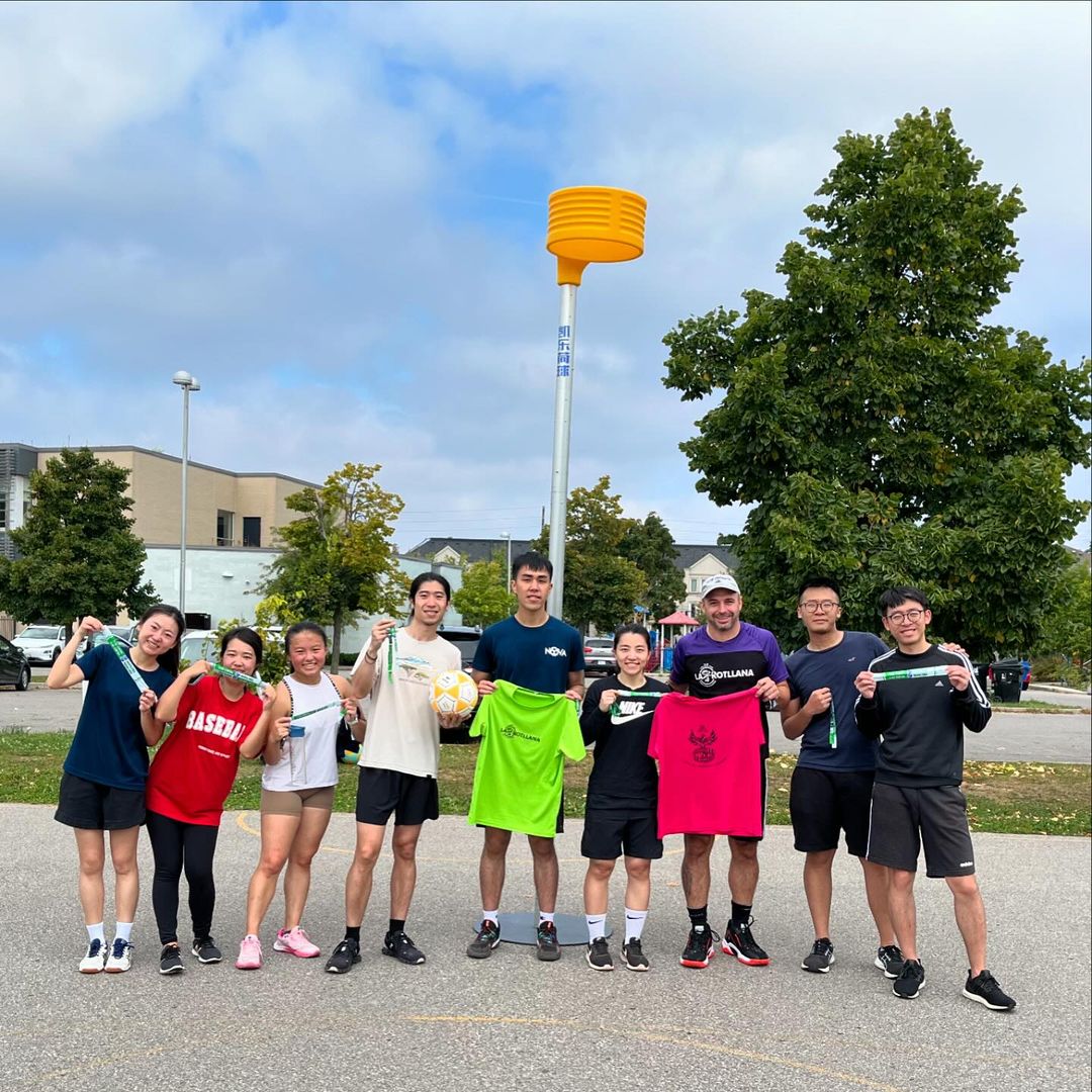 La col·laboració i cooperació entre korfbalers d'arreu del món és una de les senyes d'identitat d'aquest esport, com el clínic que va dirigir fa uns dies el jugador del <a href="/CKBadalona/">C.K. Badalona</a> Andrés Mirón a Toronto amb els jugadors/es de #Korfball Canadà. 🇨🇦 #SomEsport #korfbal #corfbol