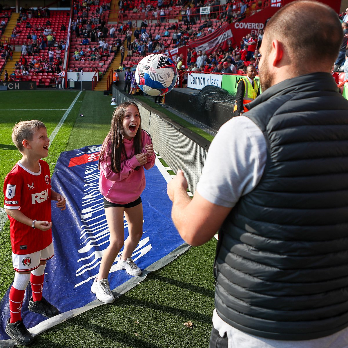 CAFCofficial's tweet photo. After winning £7,000 in the @ValleyGold Crossbar Challenge on Saturday, James Thompson has donated his prize money to 12-year-old Grace Tutt, who is currently in hospital following a catastrophic collision.

You can donate to the cause here: https://t.co/i0gxa1UDZG ❤️

#cafc