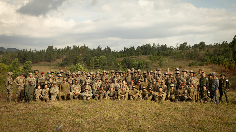 COMD7BDE's tweet photo. 7th Brigade soldiers are proud to have joined others from across the world 🇫🇯 🇹🇴🇫🇷🇺🇸🇬🇧🇦🇺🇳🇿🇯🇵 to share skills and cultures while training together on Exercise Cartwheel in Fiji. https://t.co/UOxKyPiWCE