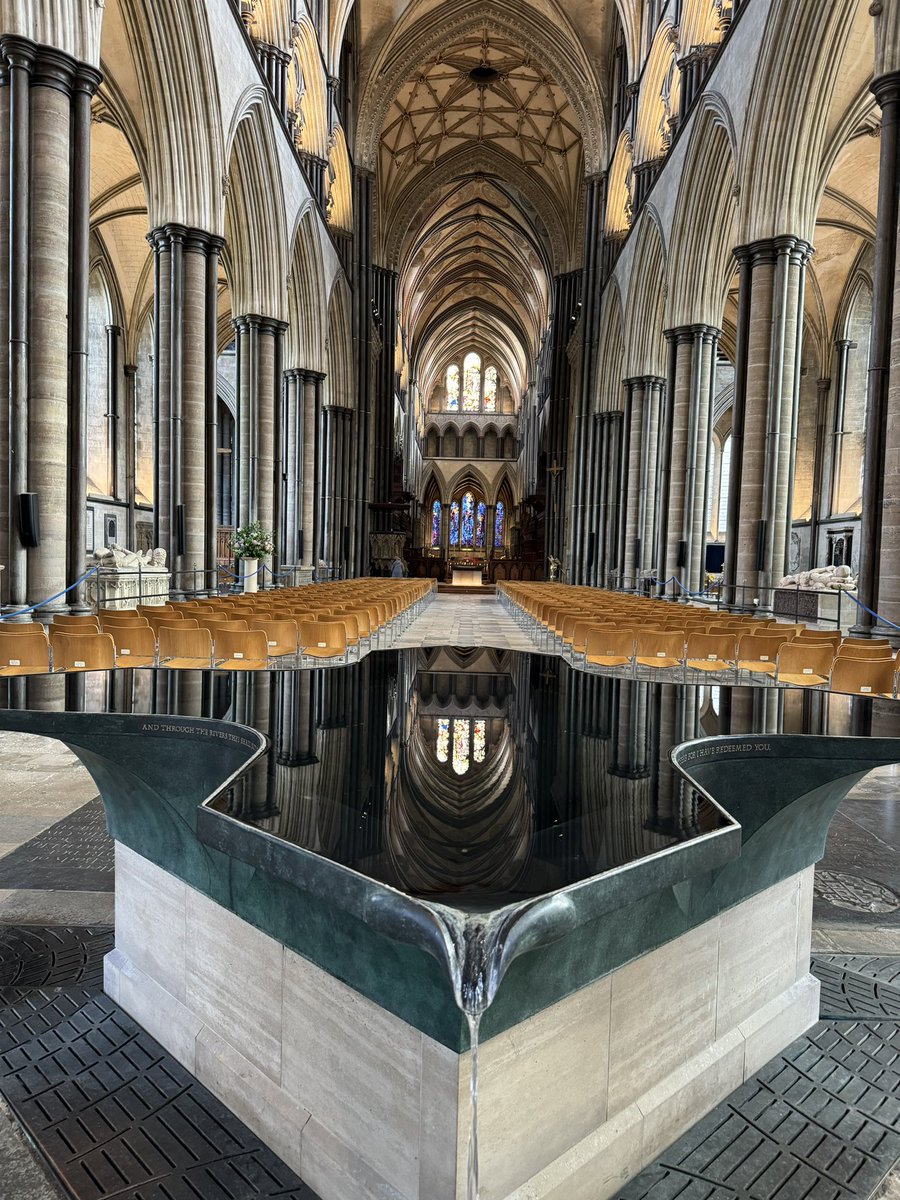 SeanFarrell67's tweet image. Early arrival in glorious @SalisburyCath to practice on the Rolls Royce of organs in what, for me, is the jewel in the crown of cathedrals. What a treat. Looking forward to being joined by @Welly_Music Chapel Choir later on for evensong