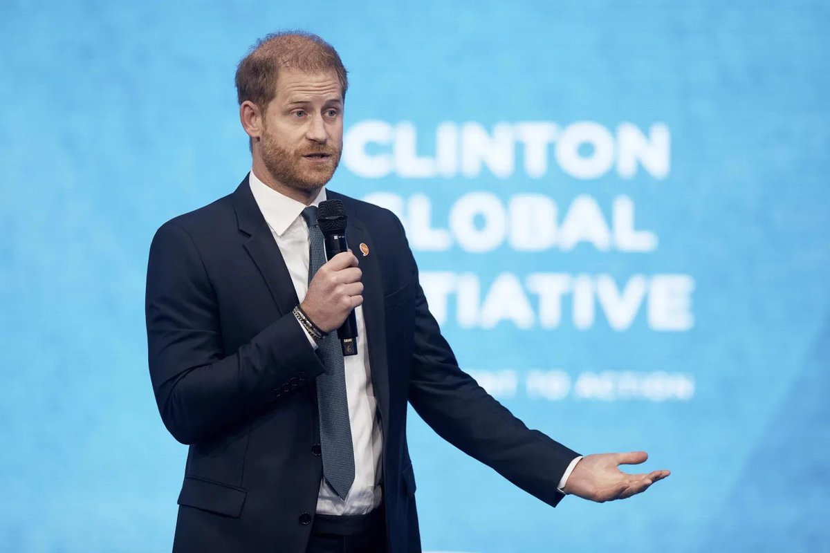 lady_doi's tweet photo. Our society now gives a platform to celebrities rather than experts to lecture us and tell us what we're all doing wrong. 

Putting Harry on the stage at @ClintonGlobal to discuss mental health solutions is akin to allowing a fox to protect the hen house. 

Please make it stop. https://t.co/RtwxvgEumo
