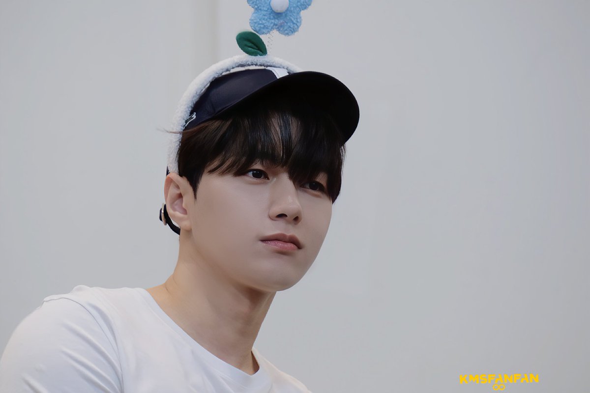 KMS_mslfan's tweet photo. 20240922 dmm2.0팬사인회
#엘 #명수 #김명수 #myungsoo #金明洙 #INFINITE  #infinite #인피니트 https://t.co/PEDVrpzidn