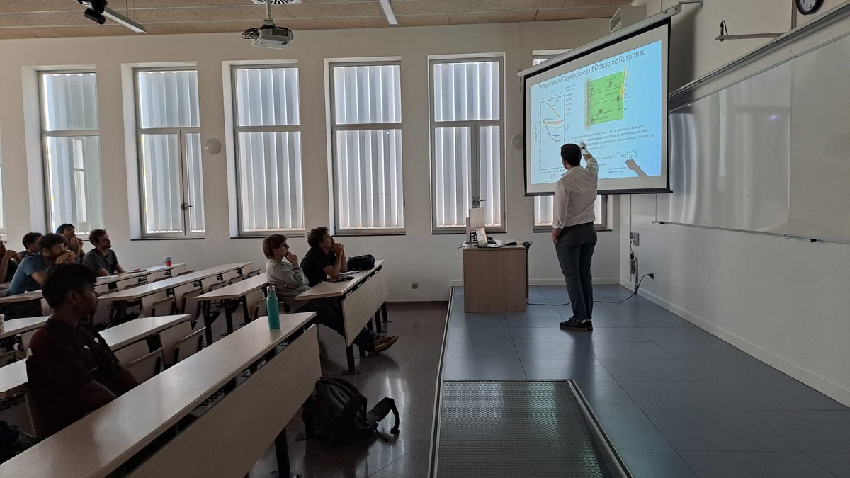 📢This morning <a href="/atlab15/">AT lab</a> <a href="/IREC_Energia/">IREC</a> hosted the visit of Dr. Thomas Defferriere from the Massachusetts Institute of Technology <a href="/MIT/">Massachusetts Institute of Technology (MIT)</a>, who presented his cutting-edge research on "Grain Boundary Space Charge Engineering in Ceramic Ionic Conductors" <a href="/mit_dmse/">DMSE at MIT</a> 

#IRECevents