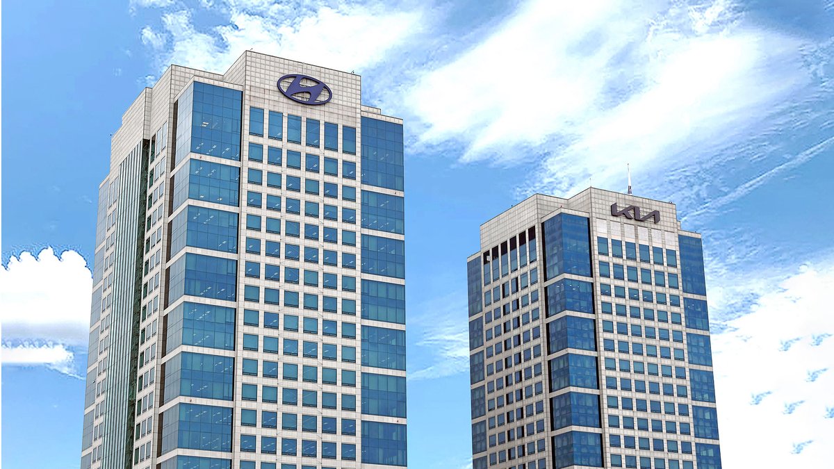 HMGnewsroom's tweet photo. #Hyundai, #Kia and @Samsung join forces to advance SDV user experience ▶ https://t.co/UFAa5CzVQR
#SamsungElectronics #SDVs #MobilityService https://t.co/E9mGnDlqwd