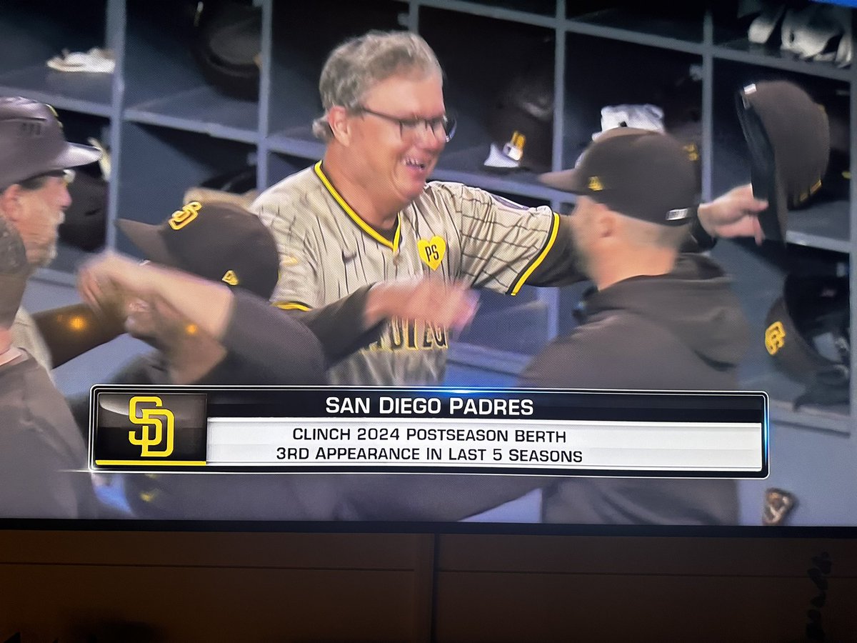 allynz's tweet photo. Air Air hooornnnn!!!
Congrats @Padres ! 

#friarfaithful https://t.co/30JsVKrz3B