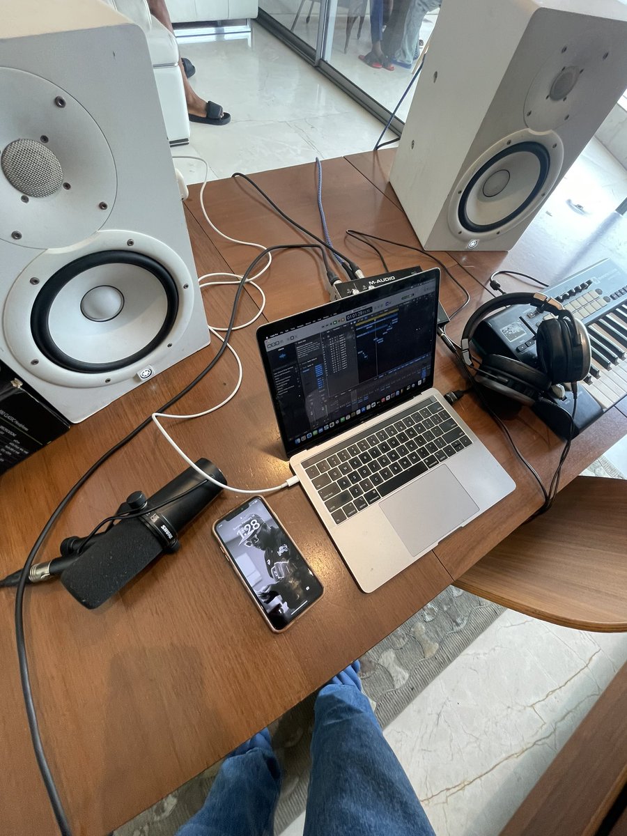 benzahly's tweet photo. Follow me as I take you on my music journey #lifestyleproducer 🎛️🎙️ https://t.co/YRZrthYsFz