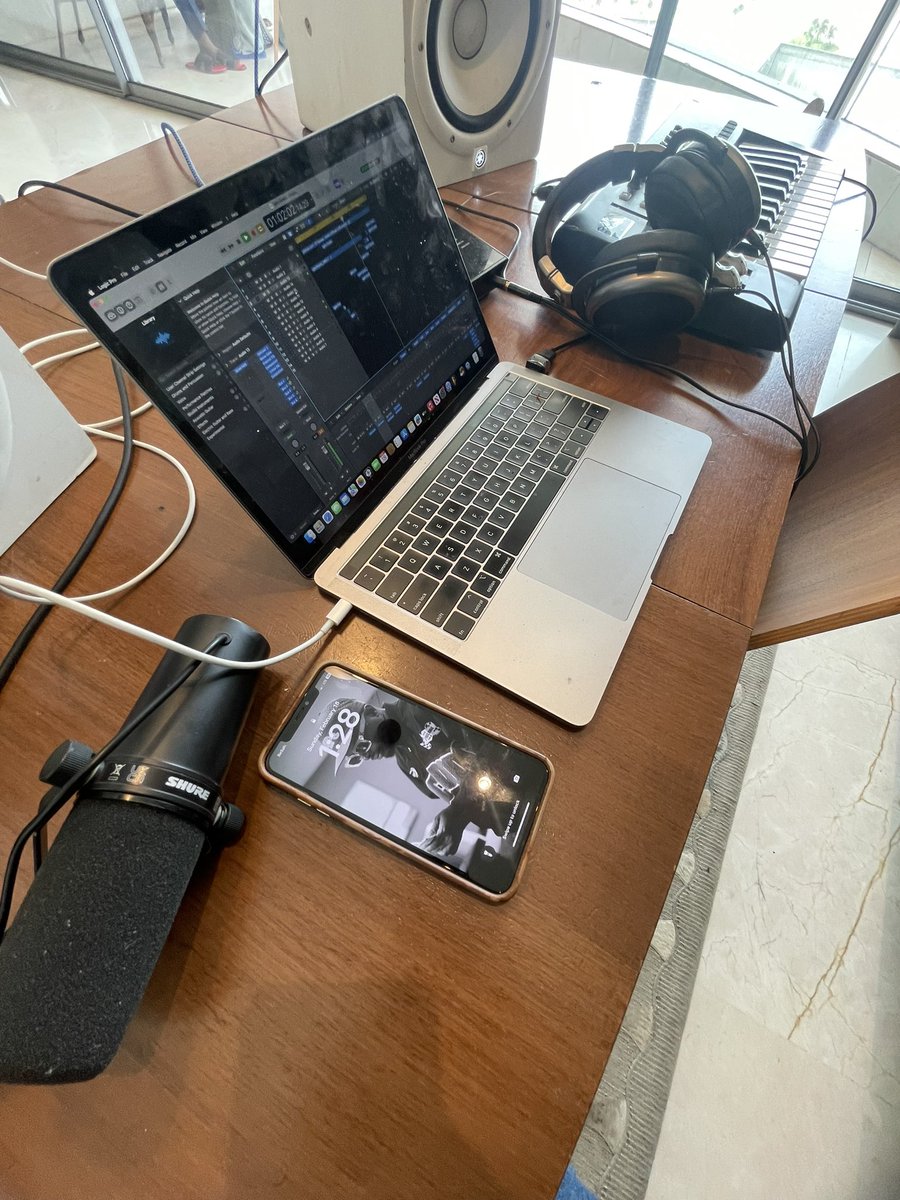 benzahly's tweet photo. Follow me as I take you on my music journey #lifestyleproducer 🎛️🎙️ https://t.co/YRZrthYsFz