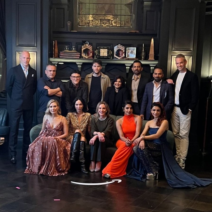 SaiSunil452's tweet photo. S U P E R S T A R S 👑 

Mother's Reunion in LONDON 🔥

@Samanthaprabhu2 

#Samantha #SamanthaRuthPrabhu https://t.co/PYCbzauNnA
