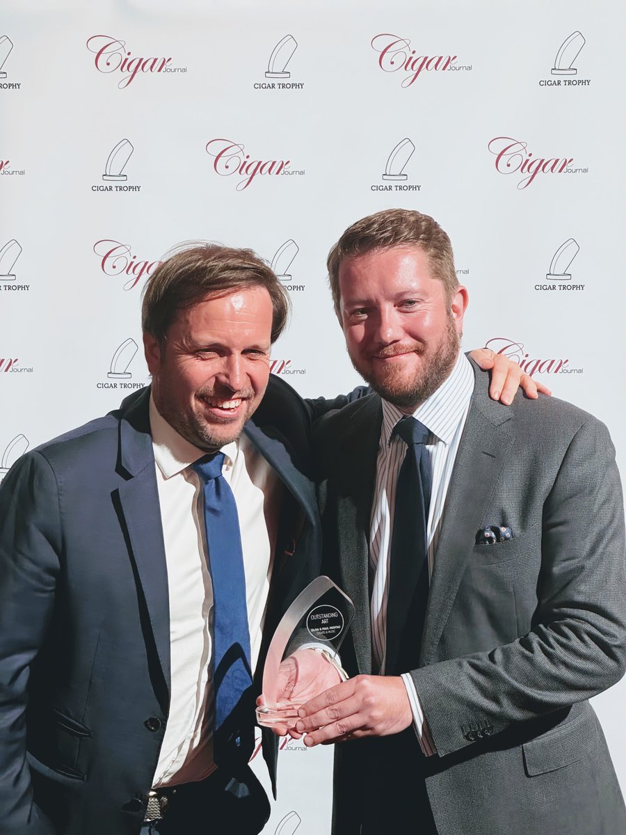 pmontag's tweet photo. Une très grande joie et véritable honneur d'avoir reçu la semaine dernière à Dortmund le trophée du "Outstanding Art" du Cigar Journal pour notre projet conjoint avec @OlivaCigar autour de leur toute dernière édition limitée à laquelle se joint un album expressément pensé, réalisé et enregistré pour accompagner la dégustation de ce cigare. 

🎧 Pour écouter l'album : https://t.co/GpbqSsS0Ve