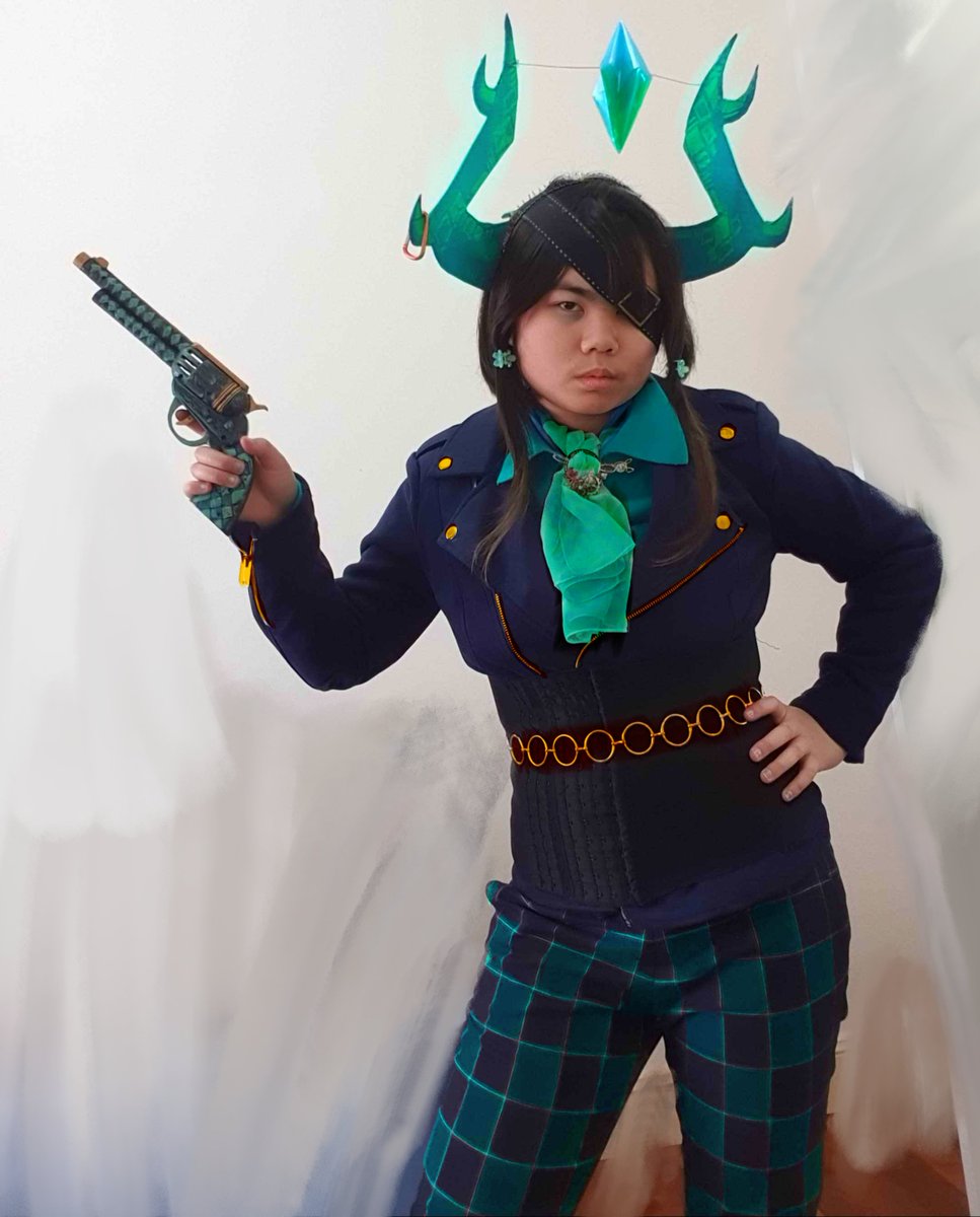 artstuffbyalex's tweet image. I finished the Medkit cosplay! :D
I made the horns from cardboard and the crystal from iridescent origami sheets.

#phighting #phightingcosplay #cosplay