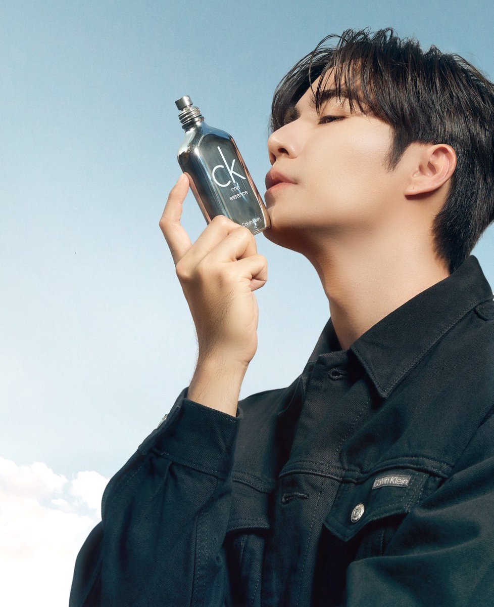 zee_pruk's tweet image. เฮียชอบและเป็น FC น้ำหอม 𝗖𝗮𝗹𝘃𝗶𝗻 𝗞𝗹𝗲𝗶𝗻 มาตลอดอยู่แล้ว รู้สึกเป็นเกียรติและดีใจมากที่ได้รับเลือกให้เป็น CK Fragrance Endorser คนแรกของประเทศไทย ฝาก CK ด้วยนะครับ 🖤

#CKFragranceEndorserZee