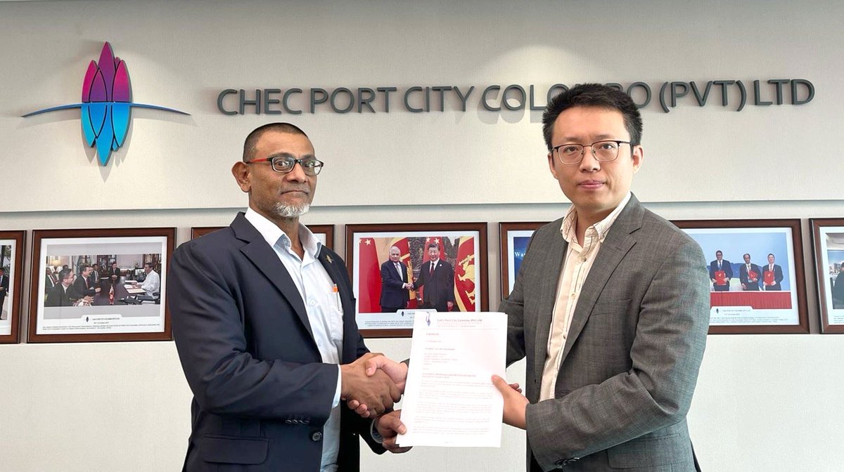 riu_sri's tweet photo. RIUNIT signs an exclusivity agreement for a prime plot in Port City Colombo!
CEO of RIUNIT Roshan Madawela and GM of Investment Promotion and Marketing Zheng Tian at @PortCityColombo lead this milestone, advancing "Asia's Real Estate Opportunity of the Century." https://t.co/vjnWzXKlRT
