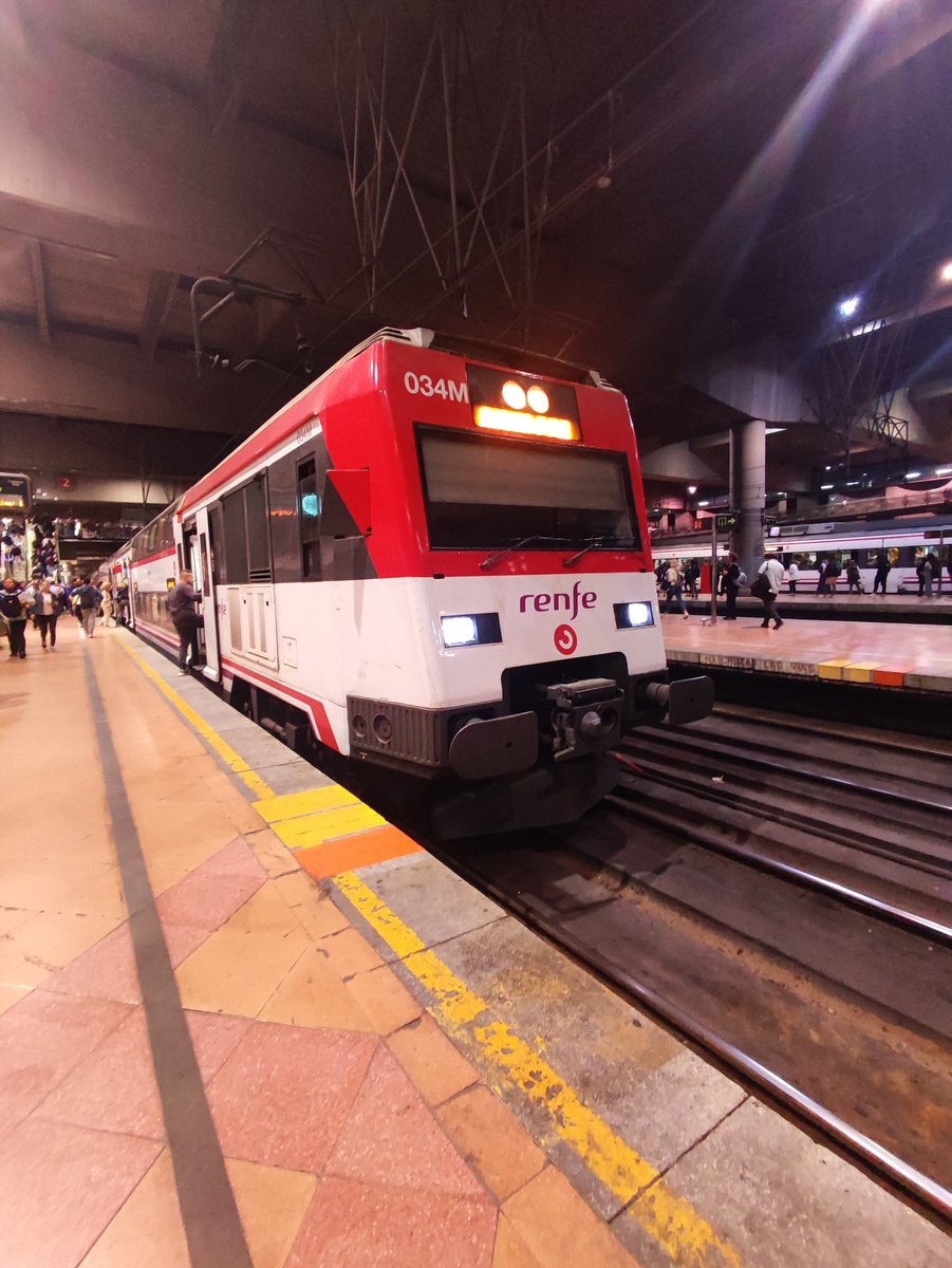 TrenAficion's tweet photo. UT 450 de @Renfe @CercaniasMadrid  en #atocha #C1 #C2 #C3 #C4 #C5 #C7 #C8 #C10 #tren #renfe #cercnias #madrid #fotogragía https://t.co/ztfKu75a2q