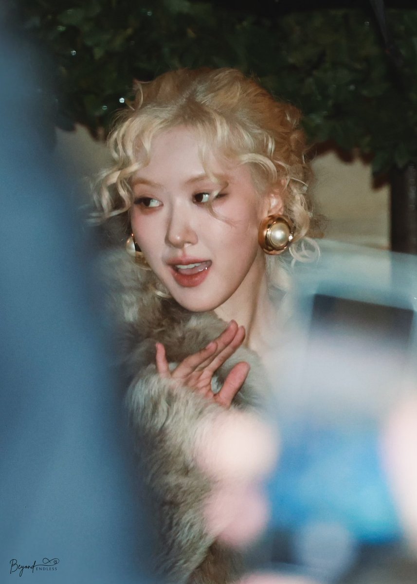 240924 SHE'S A LEGEND🙏🏼💅

#ROSÉxSaintLaurentSS25
#ParisFashionWeek
#로제 #ROSÉ