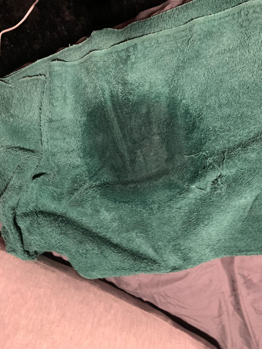 PuppySlavee's tweet image. I'd soaked through a towel AND my bedsheets, just a lil tip, if we're trapped in a desert together? I'm a great source of liquids