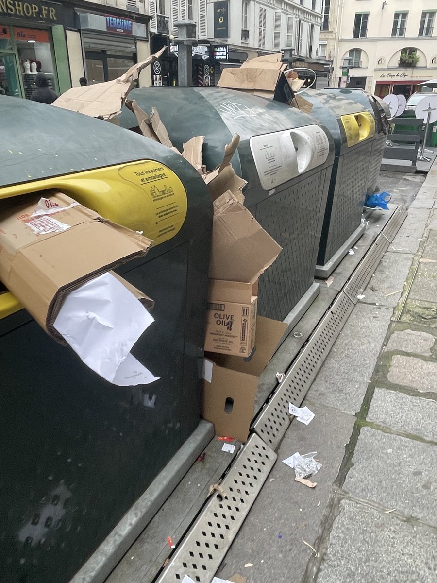 La gauche et les écolos veulent gérer le pays mais ils sont dans l’incapacité de gérer un arrondissement !
🗑️ #Paris10 l’arrondissement poubelle !
🤮La <a href="/Mairie10Paris/">Mairie du 10e</a> avec ses élus <a href="/ACORDEBARD/">Alexandra Cordebard</a> <a href="/VasaLea/">Léa Vasa</a> incapables de gérer les déchets et d’offrir un lieu de vie salubre !
Odeurs