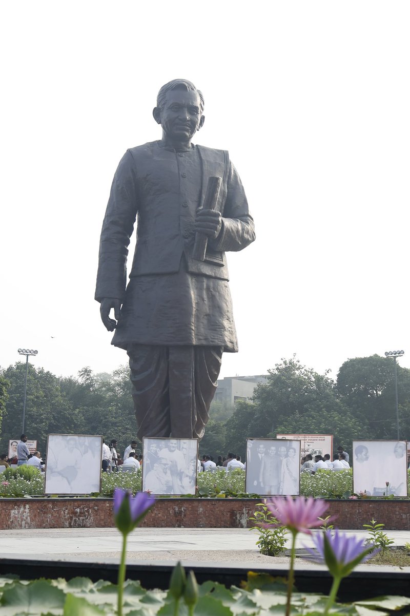 “धर्म एक बहुत ही व्यापक और विस्तृत विचार है, जो समाज को बनाए रखने के सभी पहलुओं से संबंधित है।”

आज अन्त्योदय के प्रणेता श्रद्धेय पंडित दीनदयाल उपाध्याय जी की जयंती के अवसर पर “पंडित दीनदयाल उपाध्याय पार्क” में पहुँचकर उनके चरणों में श्रद्धासुमन अर्पित किया।

 केंद्रीय मंत्री