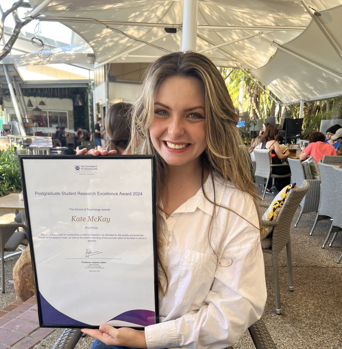 Super proud of @_katemckay winning the <a href="/UQPsych/">UQPsych</a> Postgraduate Student Research Excellence Award! 
Very well deserved 👏👏👏