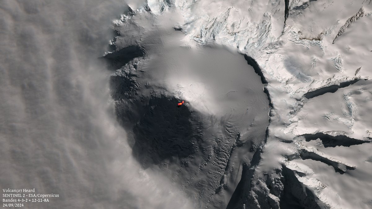 #volcan #volcano #Heard Une courte coulée de lave reste produite au sommet du Mawson Peak/A short lava flow remains produced at the top of Mawson Peak