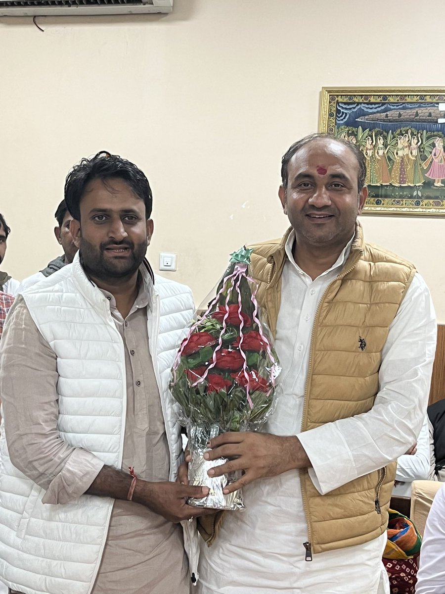 GaneshRebari's tweet photo. रानीवाडा के लोकप्रिय विधायक श्री रतन देवासी जी को जन्मदिन की बहुत बहुत बधाई एवं मंगलकामनाएँ 💐🎁 @RatanDevasiINC https://t.co/k4ascmvCcg
