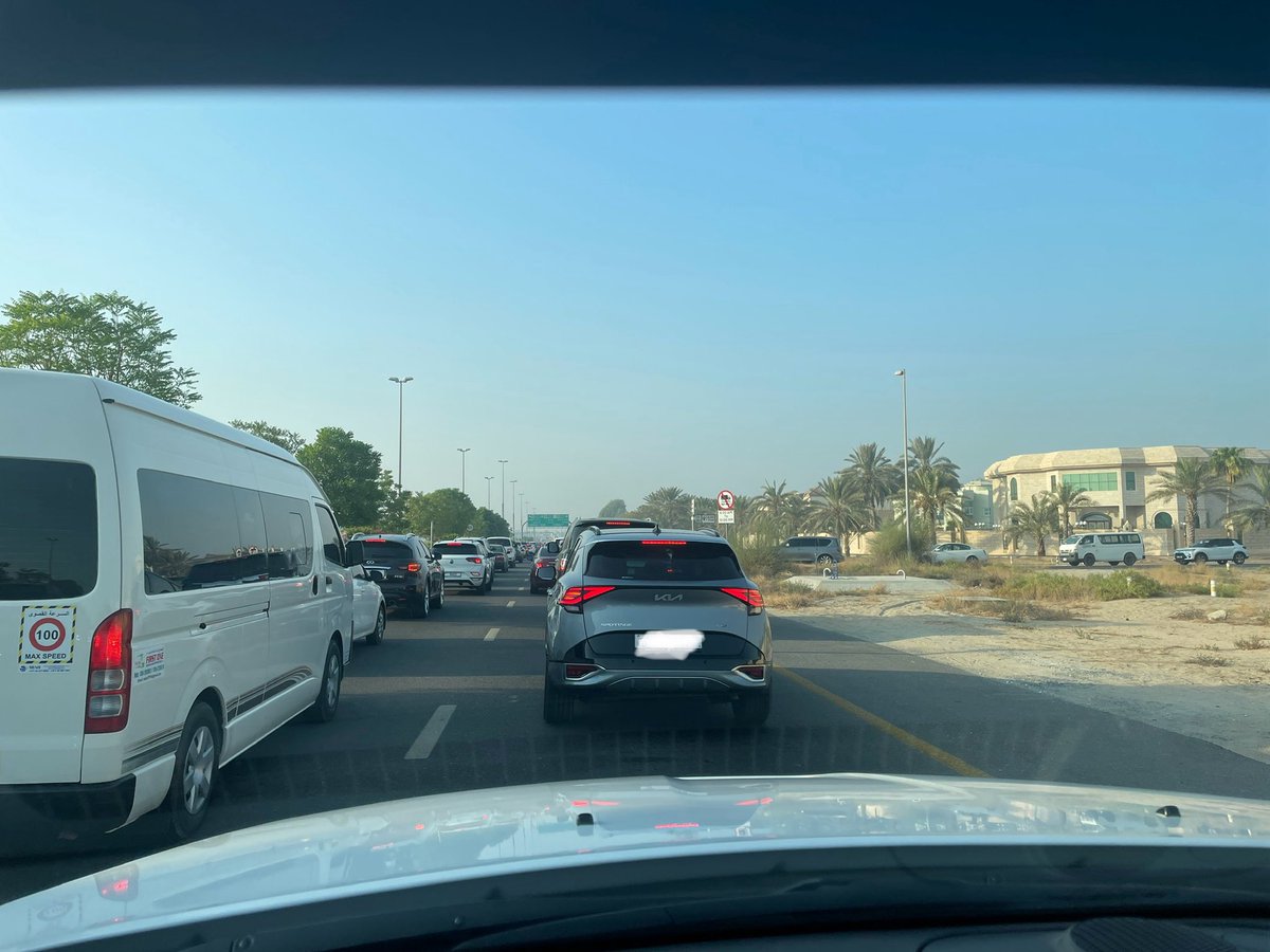 AALFALASI13's tweet photo. @rta_dubai هيئة الطرق والمواصلات تقف عاجزة أمام ازدحام المزهر الثانية الذي تسببت فيه https://t.co/yTwxhEA2BW