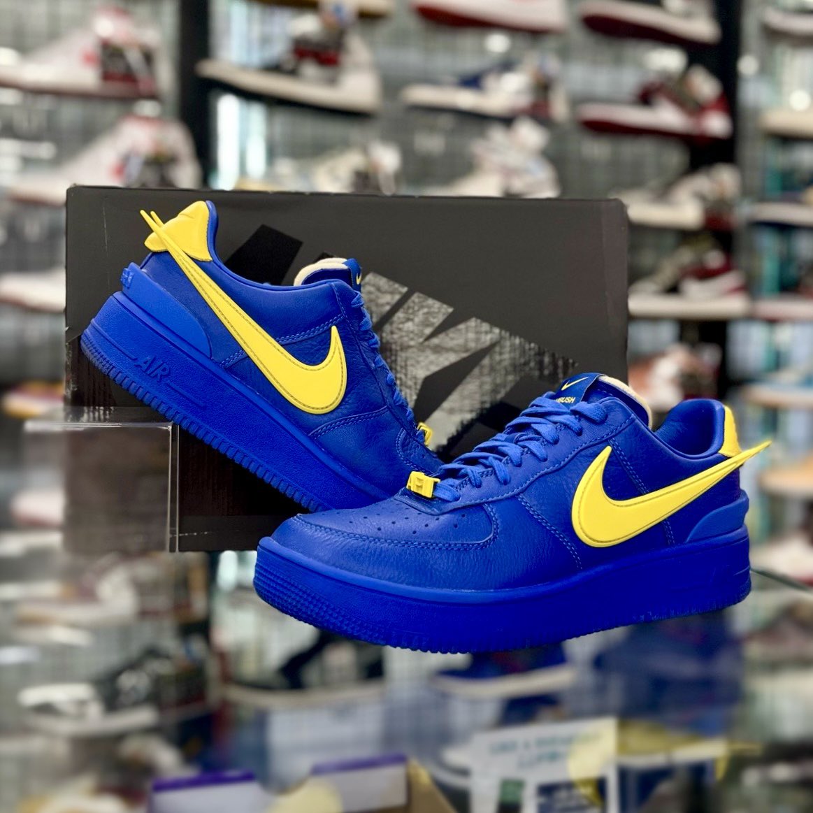 YFurugi's tweet photo. 【#AMBUSH × #NIKE】
#AIRFORCE 1 LOW
“Game Royal and Vivid Sulfur”

品番︰DV3464-400
size︰27.5cm
状態︰B
¥19,580 (in tax)

https://t.co/hVmVjXs3Bh https://t.co/PWnMc32wDI
