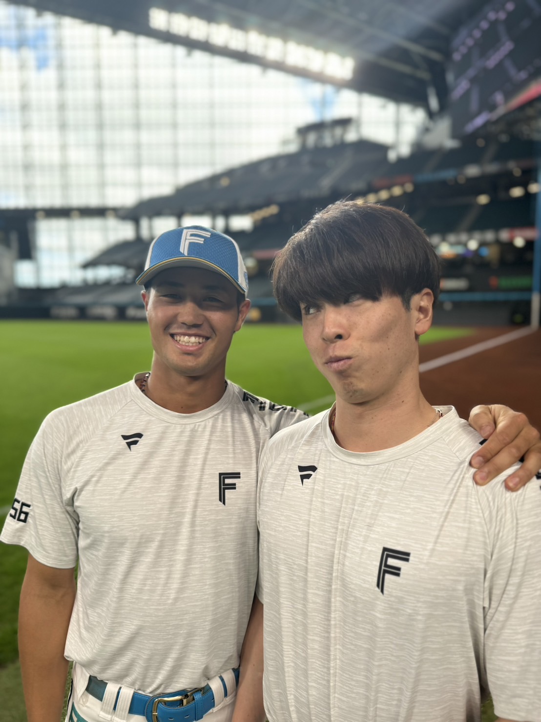 北海道日本ハムファイターズ - 日本ハムファイターズ 推しペアクッション　 五十幡亮汰✕細川凌平 北海道日本ハムファイターズ - 日本ハムファイターズ 推しペア