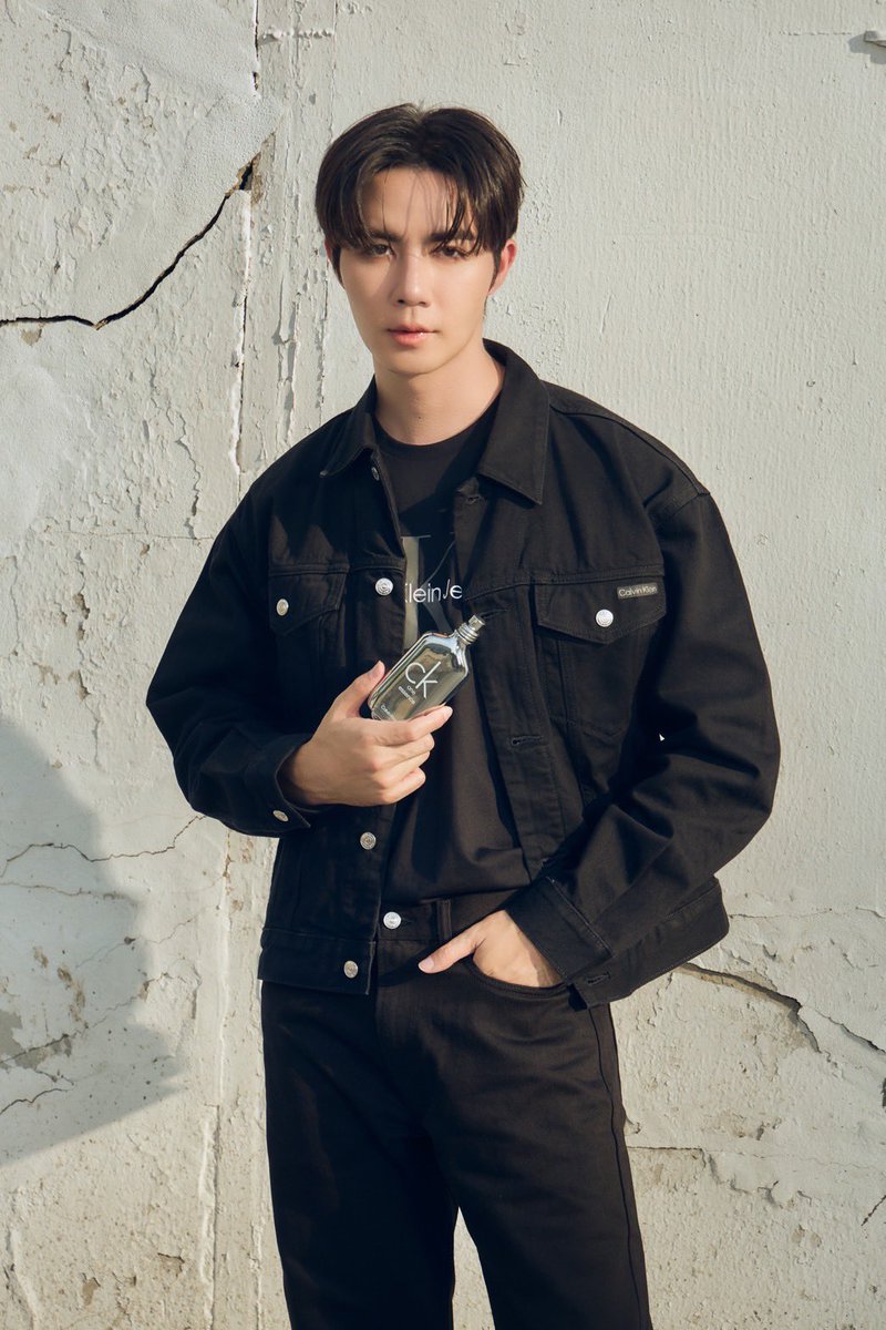 Mommy_luvNN's tweet image. ยินดีกับ 𝑪𝑲 𝑭𝒓𝒂𝒈𝒓𝒂𝒏𝒄𝒆 𝑬𝒏𝒅𝒐𝒓𝒔𝒆𝒓 คนแรกของประเทศไทยด้วยนะค้าบบ~ เหมาะสมที่สุด น้ำหอมของคนคูลๆ เท่ห์มากกกก👍🏻✨ 🖤

#CalvinKleinFragrance #CalvinKleinTH #CKOne #CKOneEssence 
⋆｡˚ ⋆｡˚ #CKFragranceEndorserZee ˚✩⋆｡ˏˋ ˚
ᡣ₊˚ #ZeePruk @zee_pruk ♡𓂃🪻