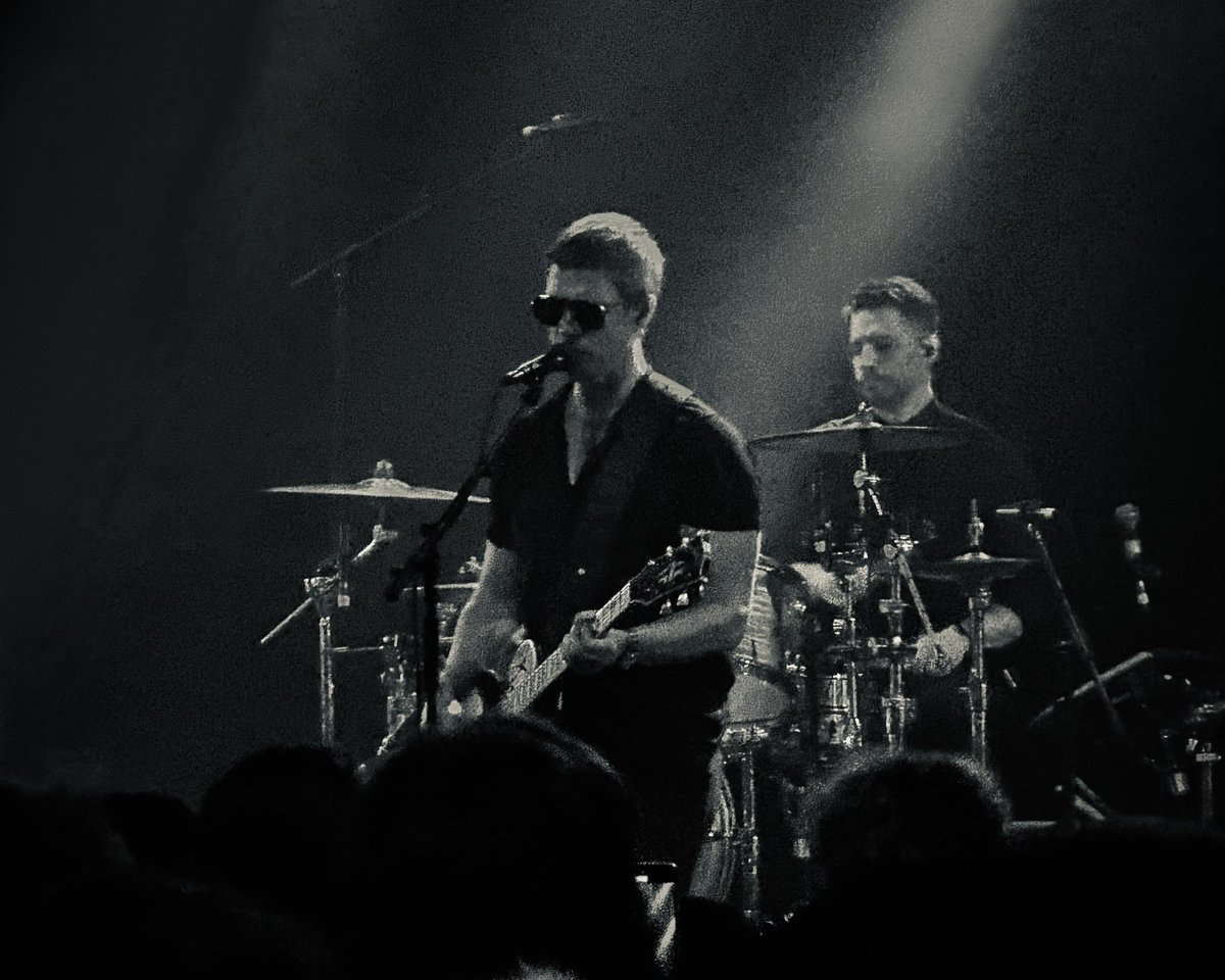 Lo de la nostalgia lo llevo regulinchi, pero Paul Banks nos quitó 20 años encima durante un rato.