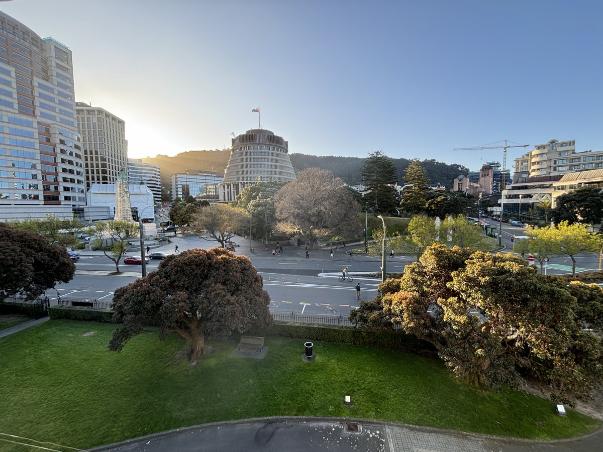Awesome Spring Day at the Faculty of Law, Victoria University of Wellington. Sausages and Mister Whippy for lunch with several hundred students (organized by the wonderful VUWLSS welfare officers), followed by only in Wellington evening view